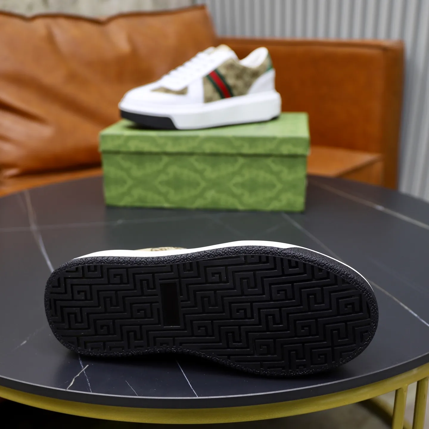 Ex-factory price: 462💰🙅‍♂️🙅‍♂️🙅‍♂️ Brand: GUCCI Standard code: 38-44 (45 customized) Grade: Same as the official website Material: Original material splicing Comfortable and breathable lining Lightweight and wear-resistant sports outsole Style category: Men's fashionable casual shoes Running sneakers Distinguished luxury brand elements Top luxury Color: actual picture color